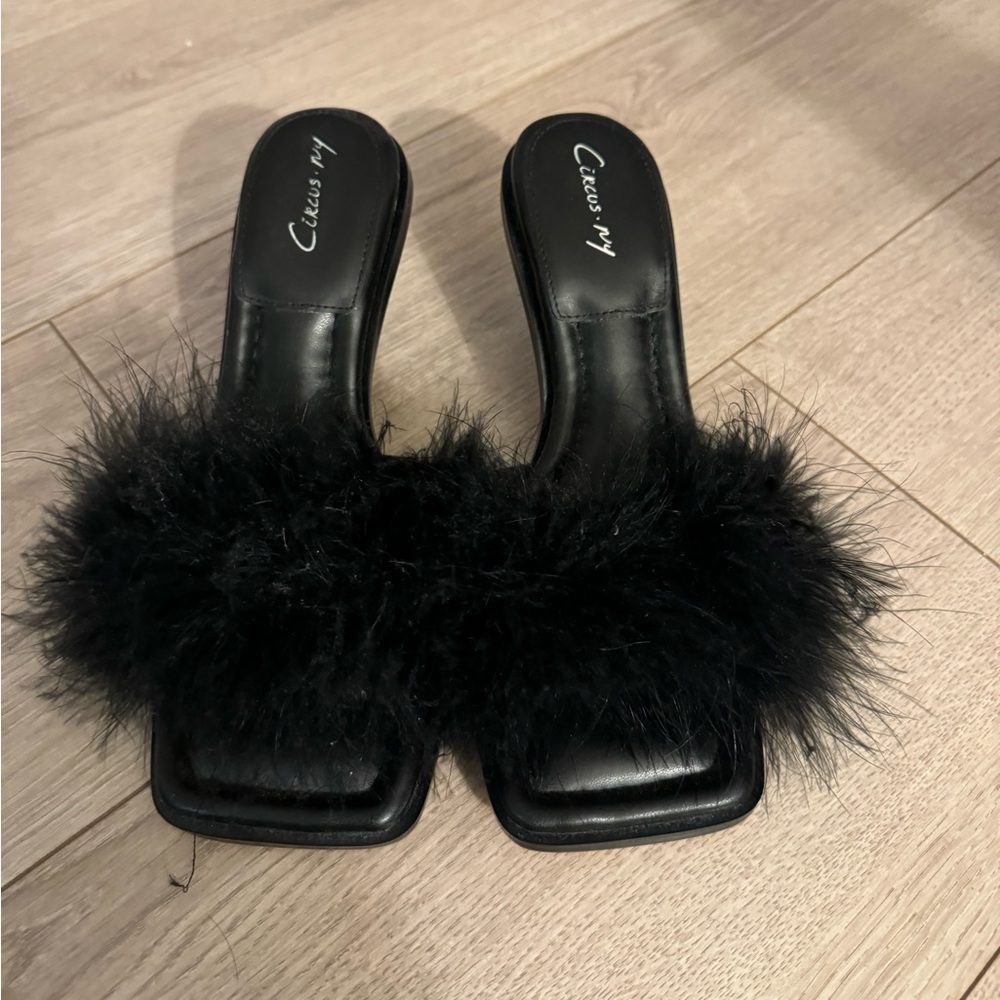 NWT Sam Edelman Circus kitten heels feathered